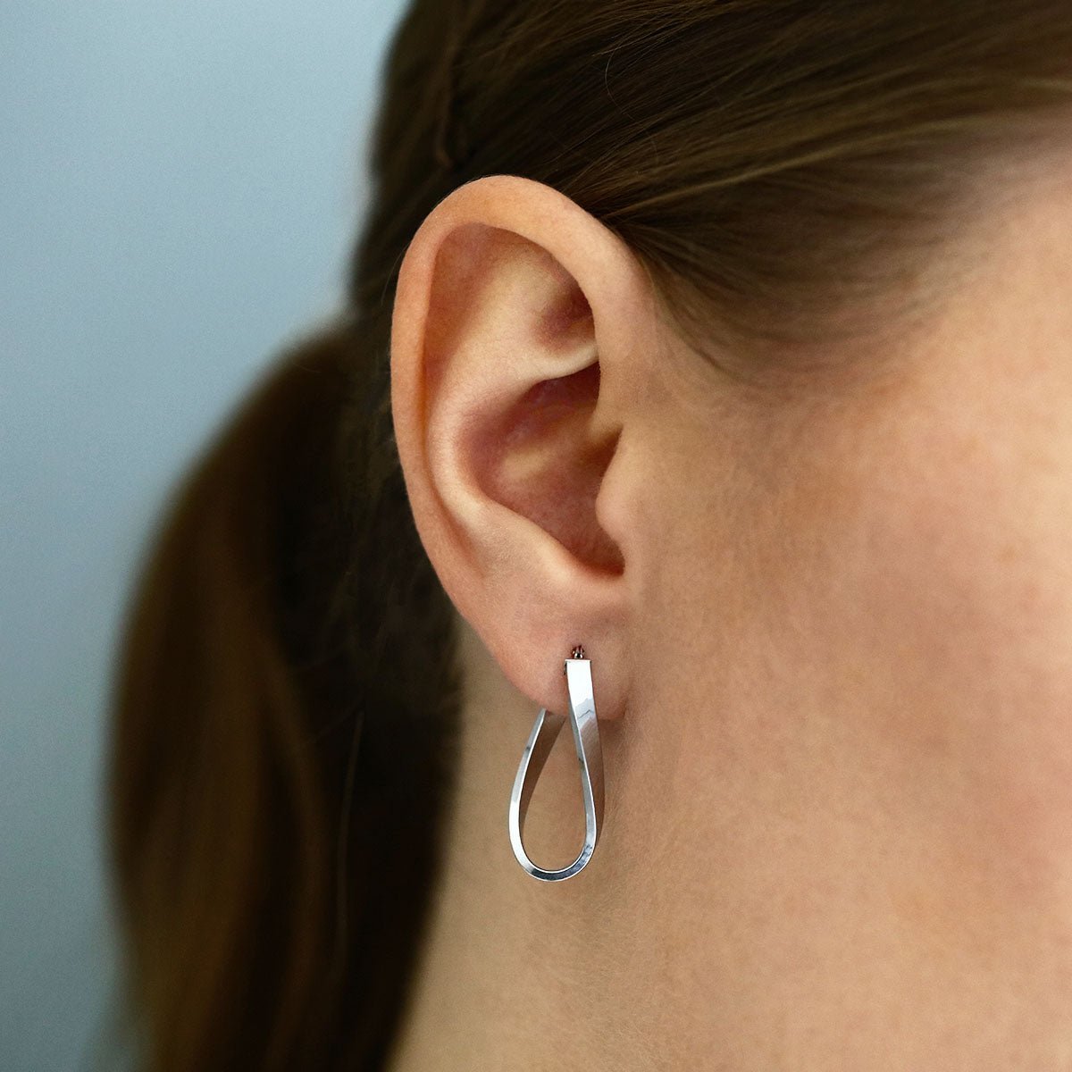 Soleil Collection x Twisted Oval Hoop Creole